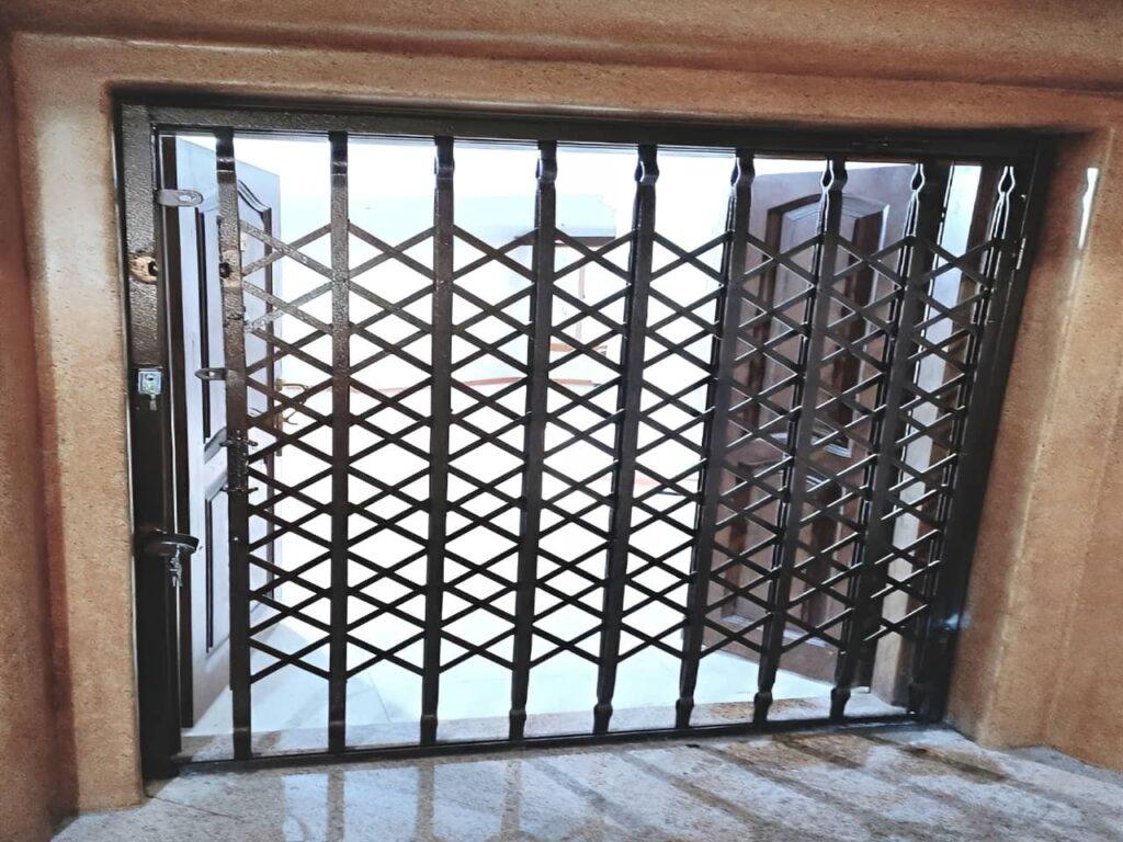 نصب درب آکاردئونی ساختمانی