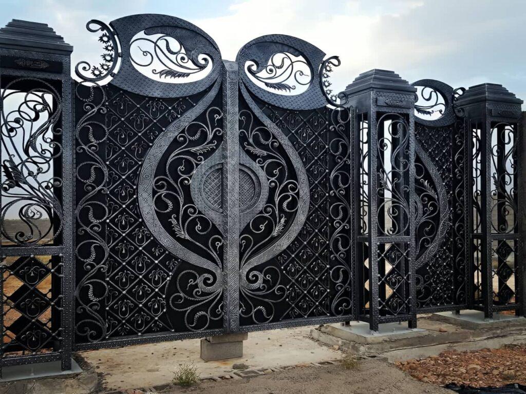 تنوع درب ویلایی و حیاط