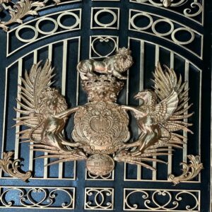 خرید درب حیاط ویلایی فلزی کلاسیک