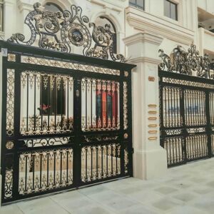 درب حیاط در سنندج