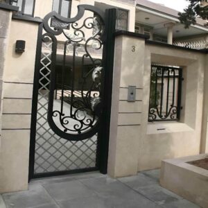 درب حیاط در محمدشهر