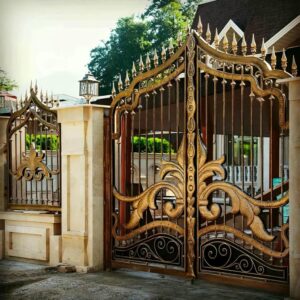 درب حیاط در شهرکرد