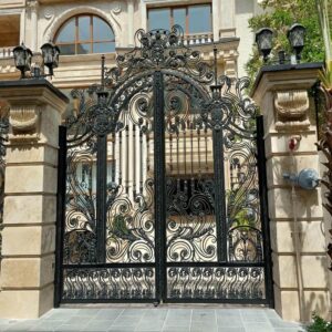 درب حیاط در بندر انزلی