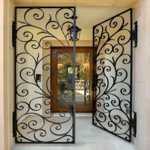 درب حیاط در چابهار