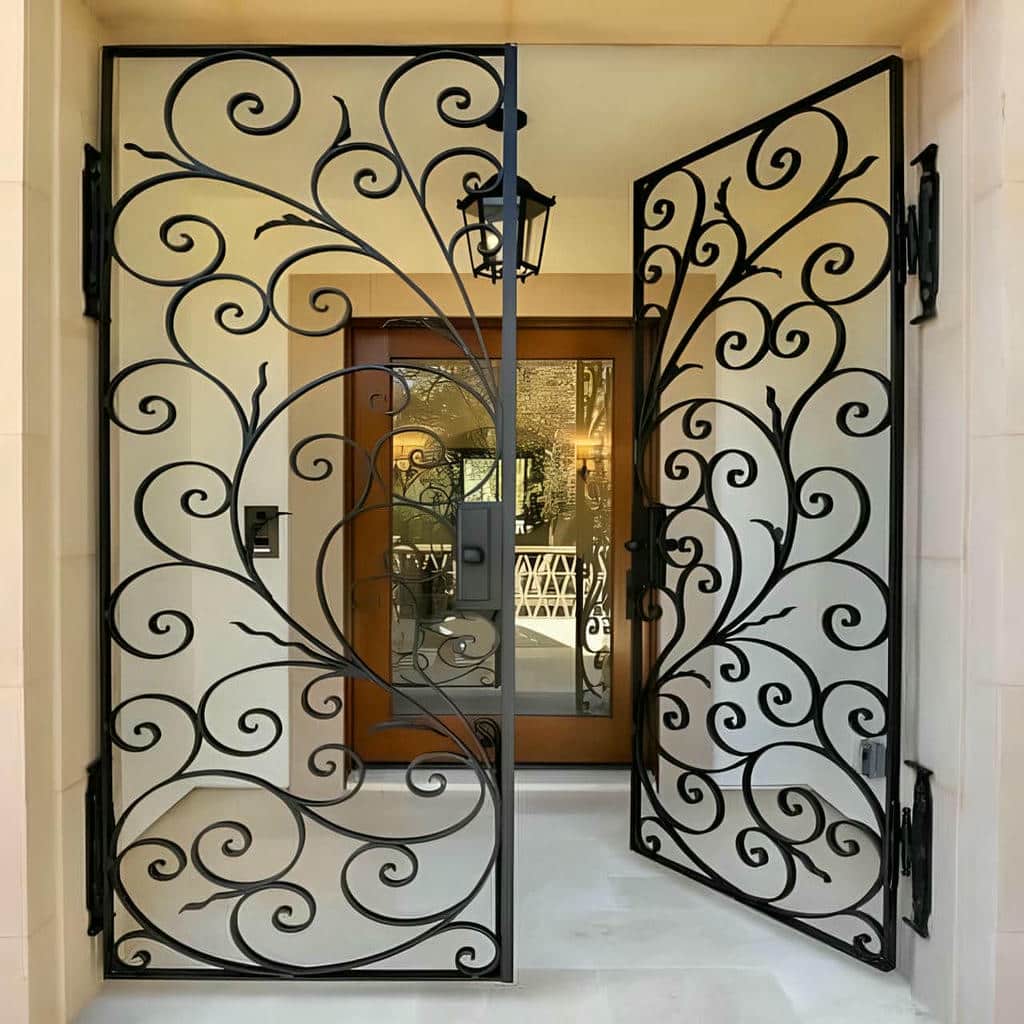 درب حیاط در چابهار