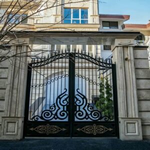 درب حیاط در بندر دیلم