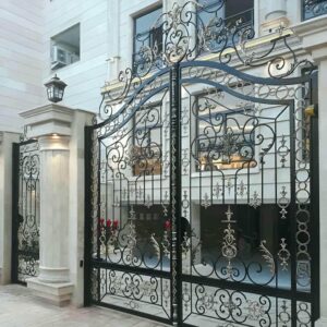 درب حیاط در لواسان