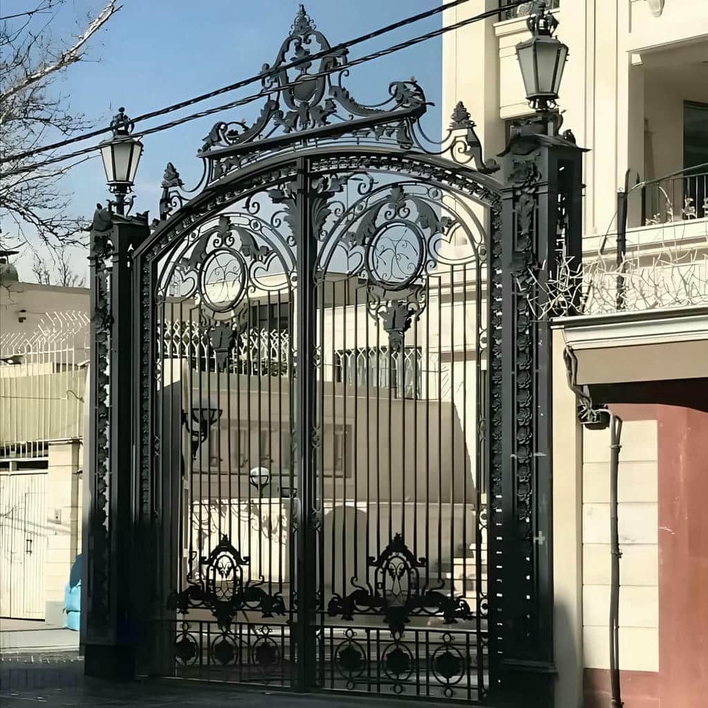 نصب درب حیاط ویلایی در اردبیل