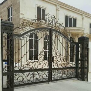 درب حیاط در مریوان