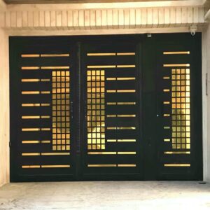 درب حیاط در سیرجان