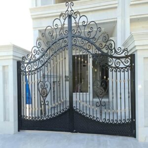 درب حیاط در رامسر