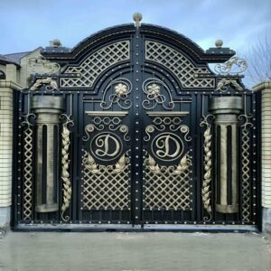 درب حیاط در چالوس