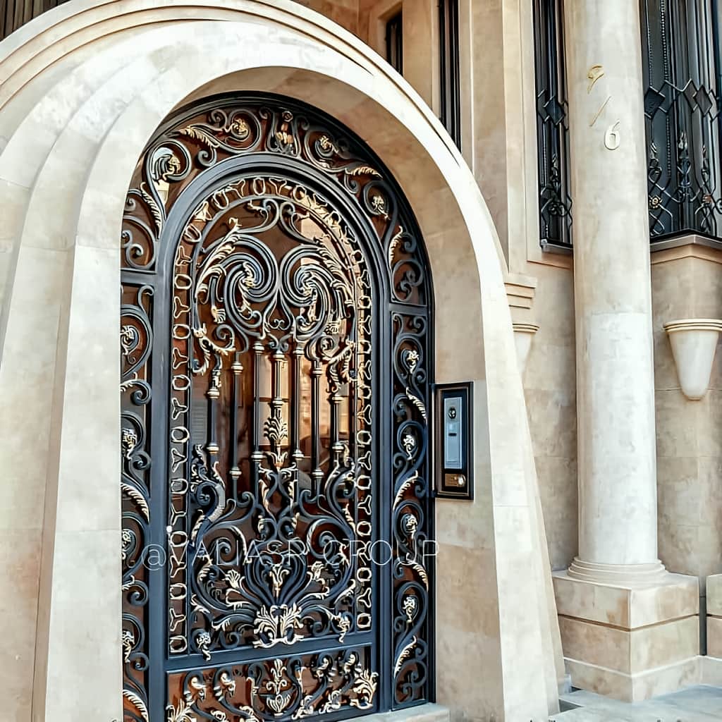 درب حیاط در اندیشه