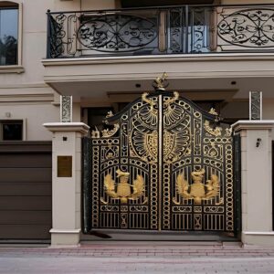 درب حیاط در سقز