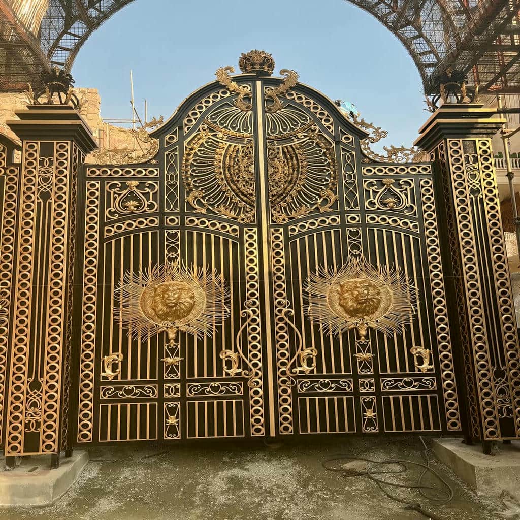 درب حیاط در تهران