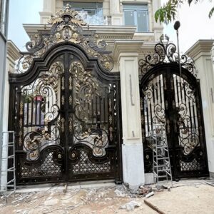 درب حیاط در نوشهر