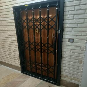 درب آکاردئونی در سقز