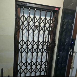 درب آکاردئونی در سنندج