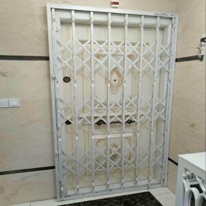 درب آکاردئونی در رشت