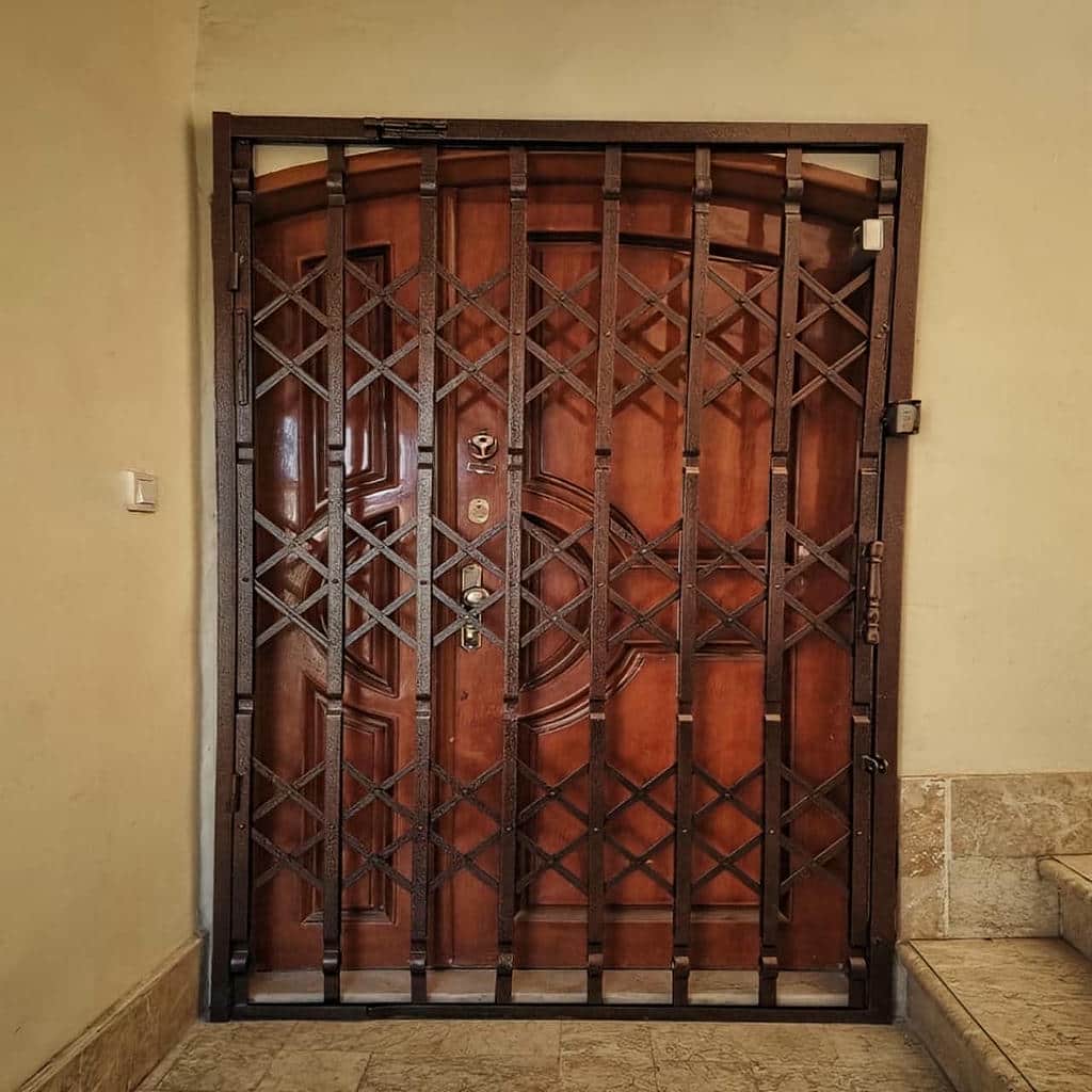 خرید درب آکاردئونی با قفل ضدبرش در لواسان