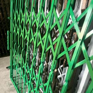 درب آکاردئونی در دماوند