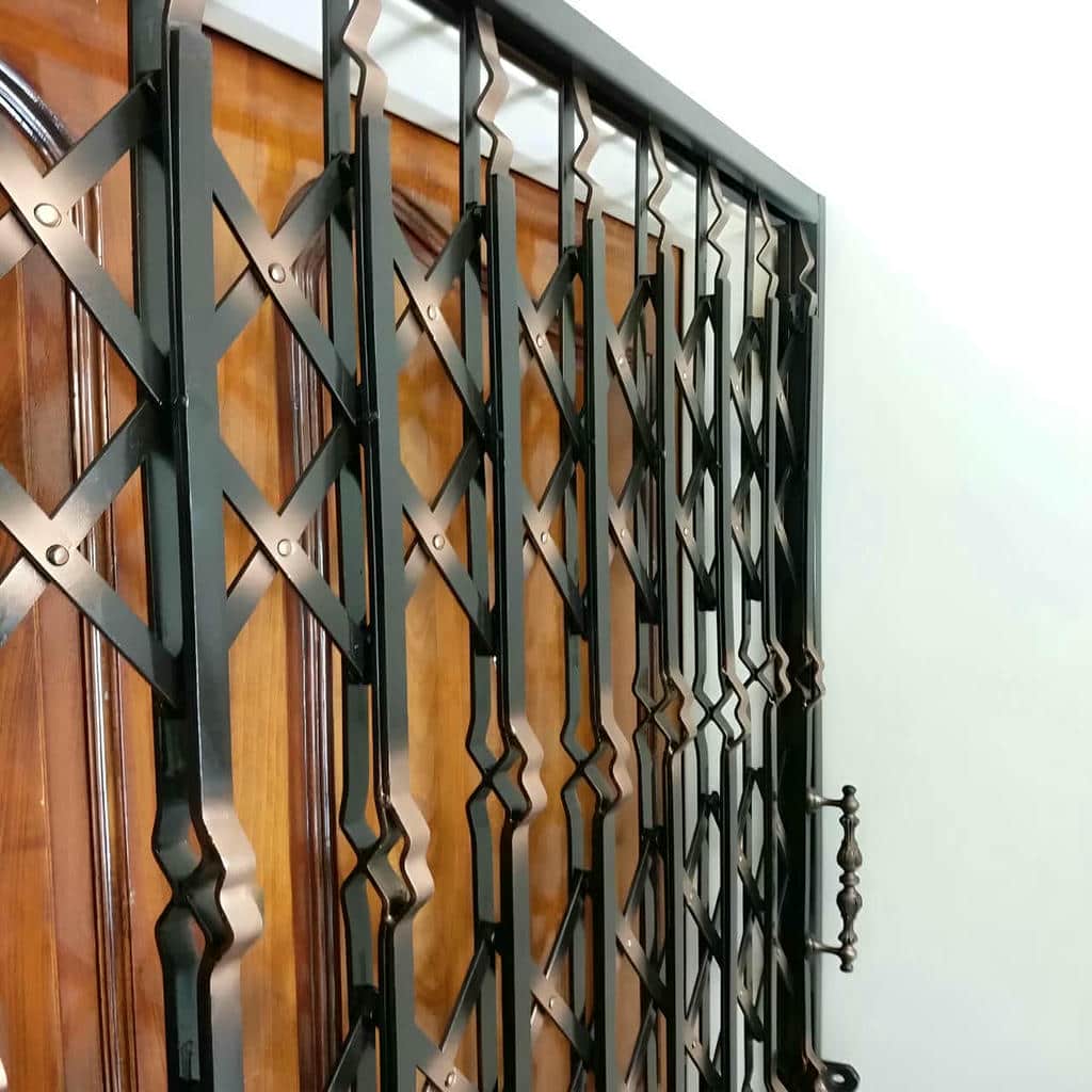 نصب درب آکاردئونی آپارتمان در چابهار