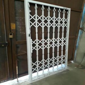 درب آکاردئونی در محمودآباد