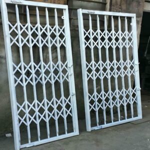 درب آکاردئونی در شهرکرد