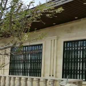 درب آکاردئونی در سیرجان