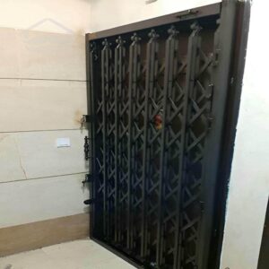 درب آکاردئونی در قم