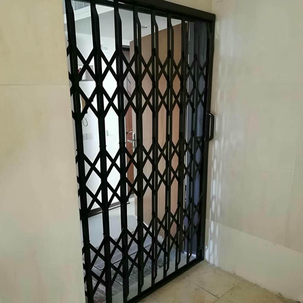 درب آکاردئونی در بندرعباس