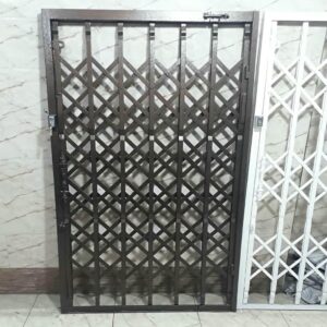 درب آکاردئونی در چالوس