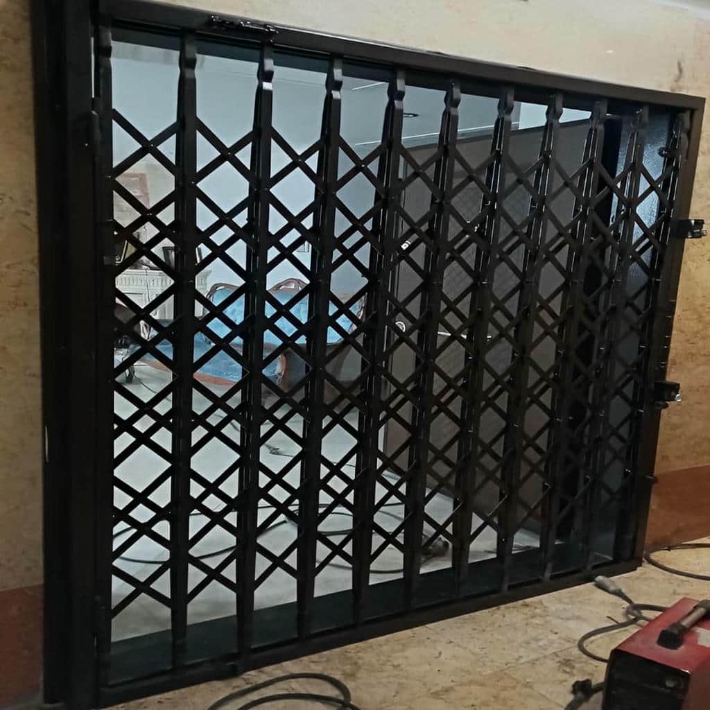 درب آکاردئونی در کمال شهر