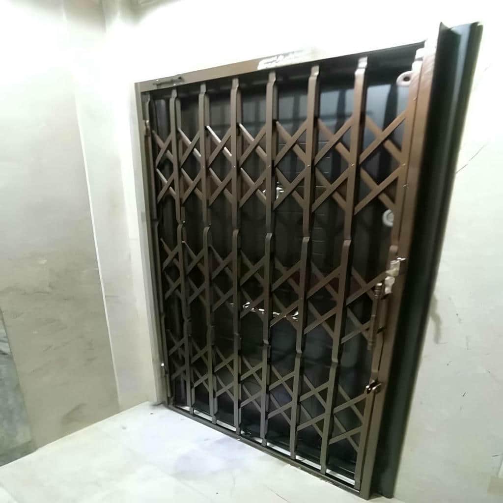 درب آکاردئونی در یزد