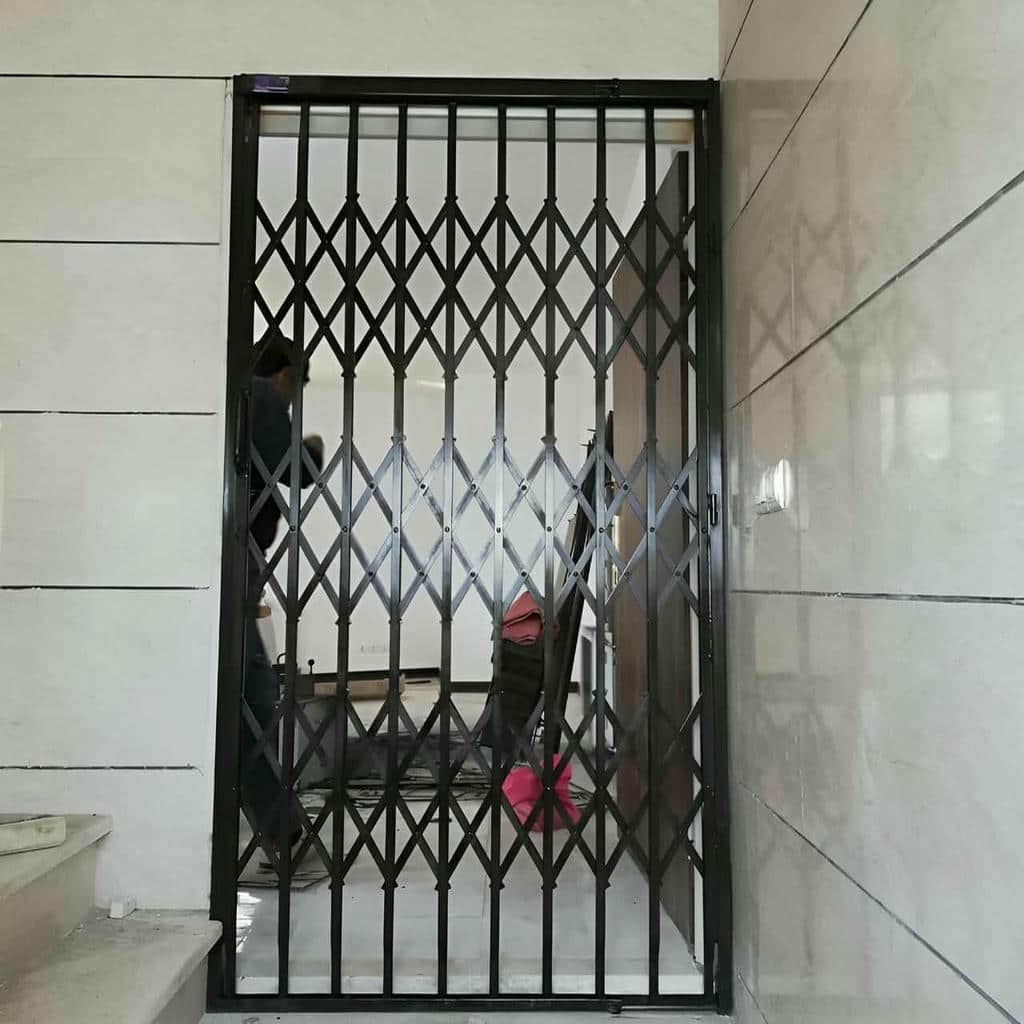 درب آکاردئونی در نوشهر