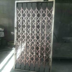 درب آکاردئونی در زاهدان