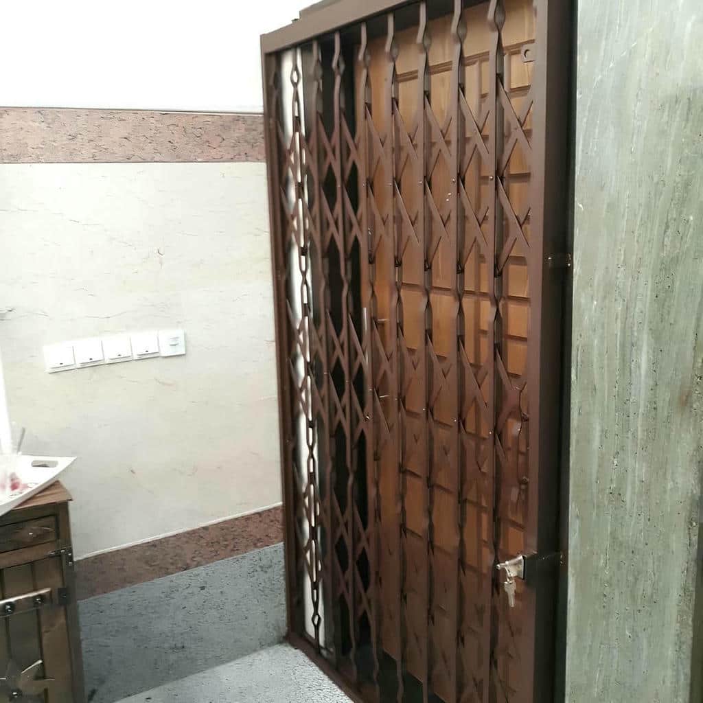 نصب درب آکاردئونی آپارتمان در همدان