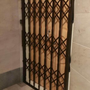 درب آکاردئونی در کرمانشاه