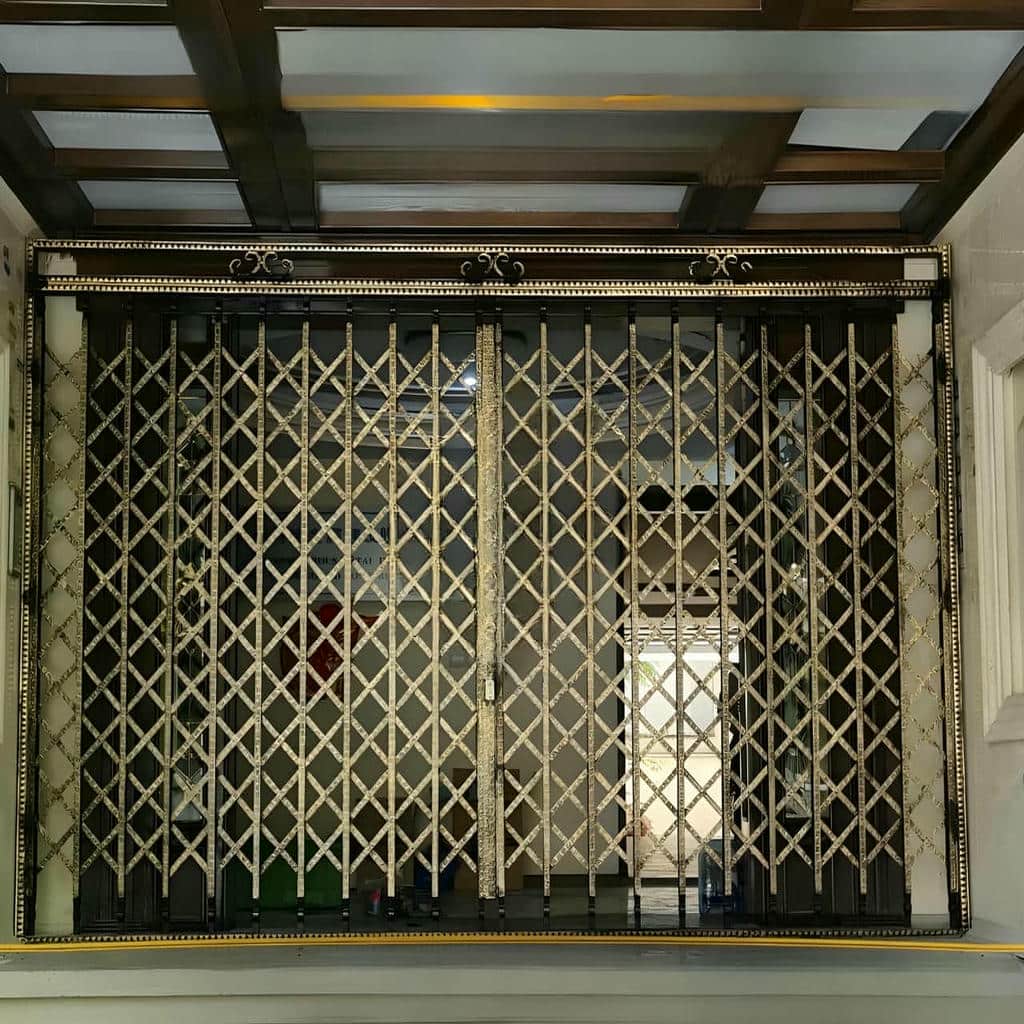 درب آکاردئونی در مهرشهر کرج