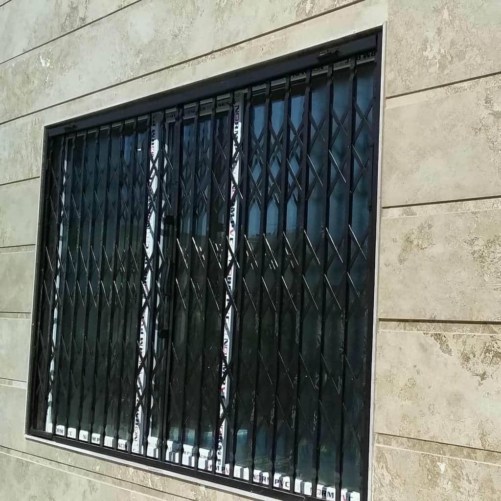 نصب درب آکاردئونی ضدسرقت در بندر بوشهر