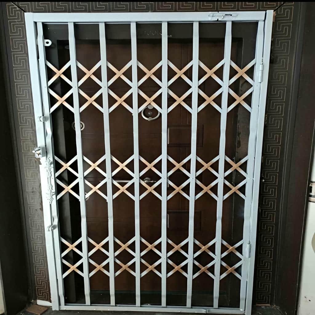 نصب درب آکاردئونی دقیق در طالقان