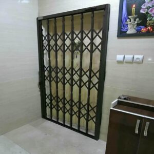 درب آکاردئونی در بندر لنگه