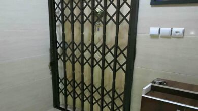 درب آکاردئونی در بندر لنگه