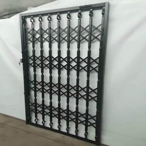 درب آکاردئونی در اردبیل