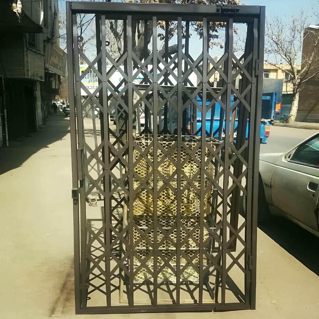 درب آکاردئونی در لواسان