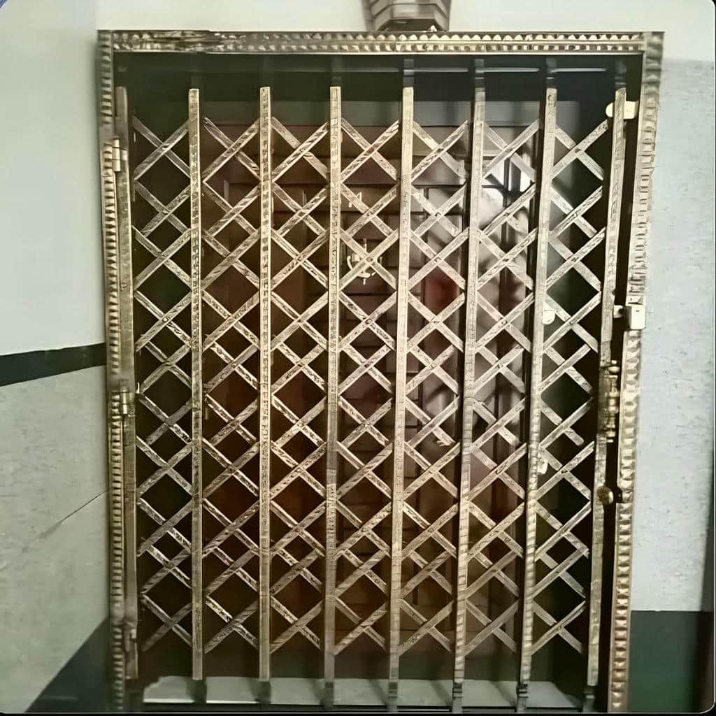 درب آکاردئونی در اندیشه
