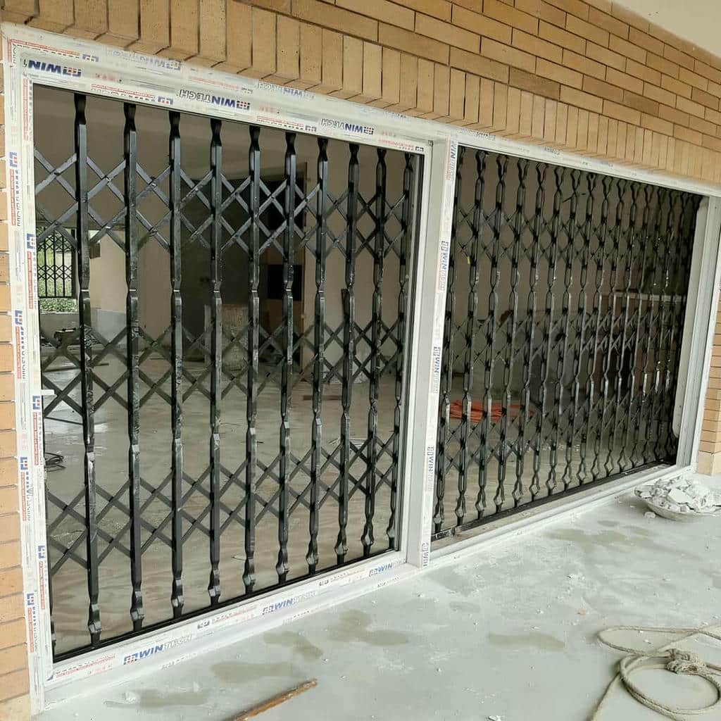 نصب درب آکاردئونی ضدسرقت در آبادان