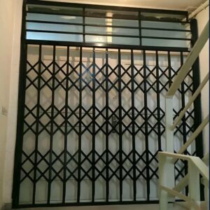 درب آکاردئونی در رامسر