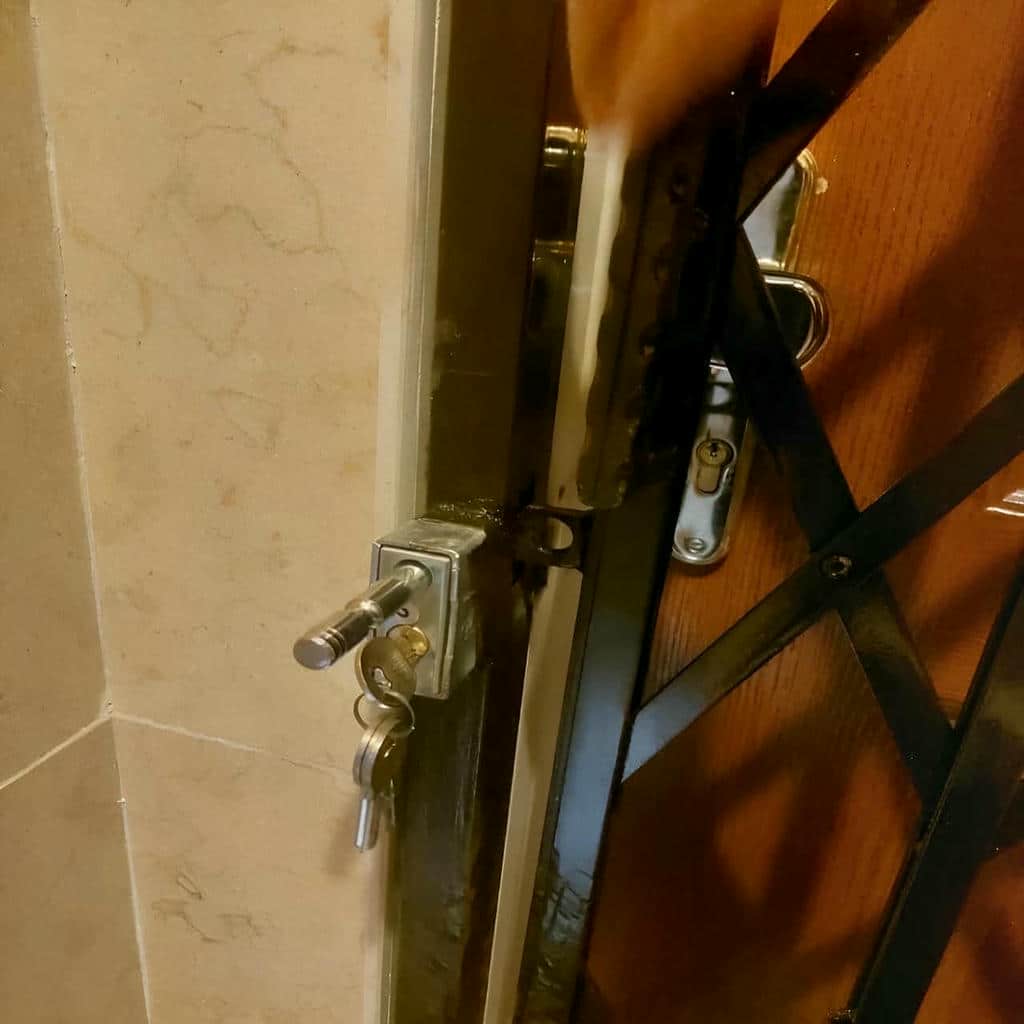 درب آکاردئونی در شیراز
