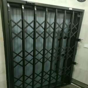 درب آکاردئونی در بیرجند